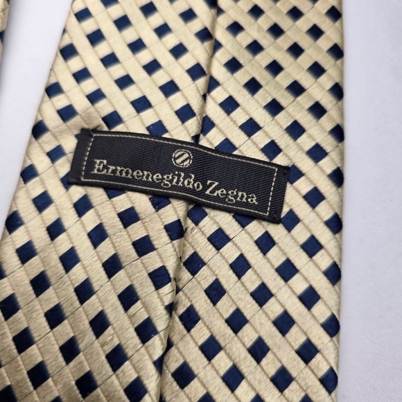 Ermenegildo Zegna- Silk Diamond Basketweave Tie - Navy Blue / Muted Gold - Picture 6 of 10